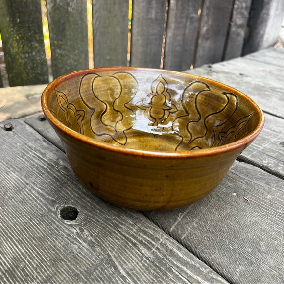 Handmade Ceramic Bowl in Autumn Colored Browns With Etched Decorative Pattern. - Picture 2 of 16